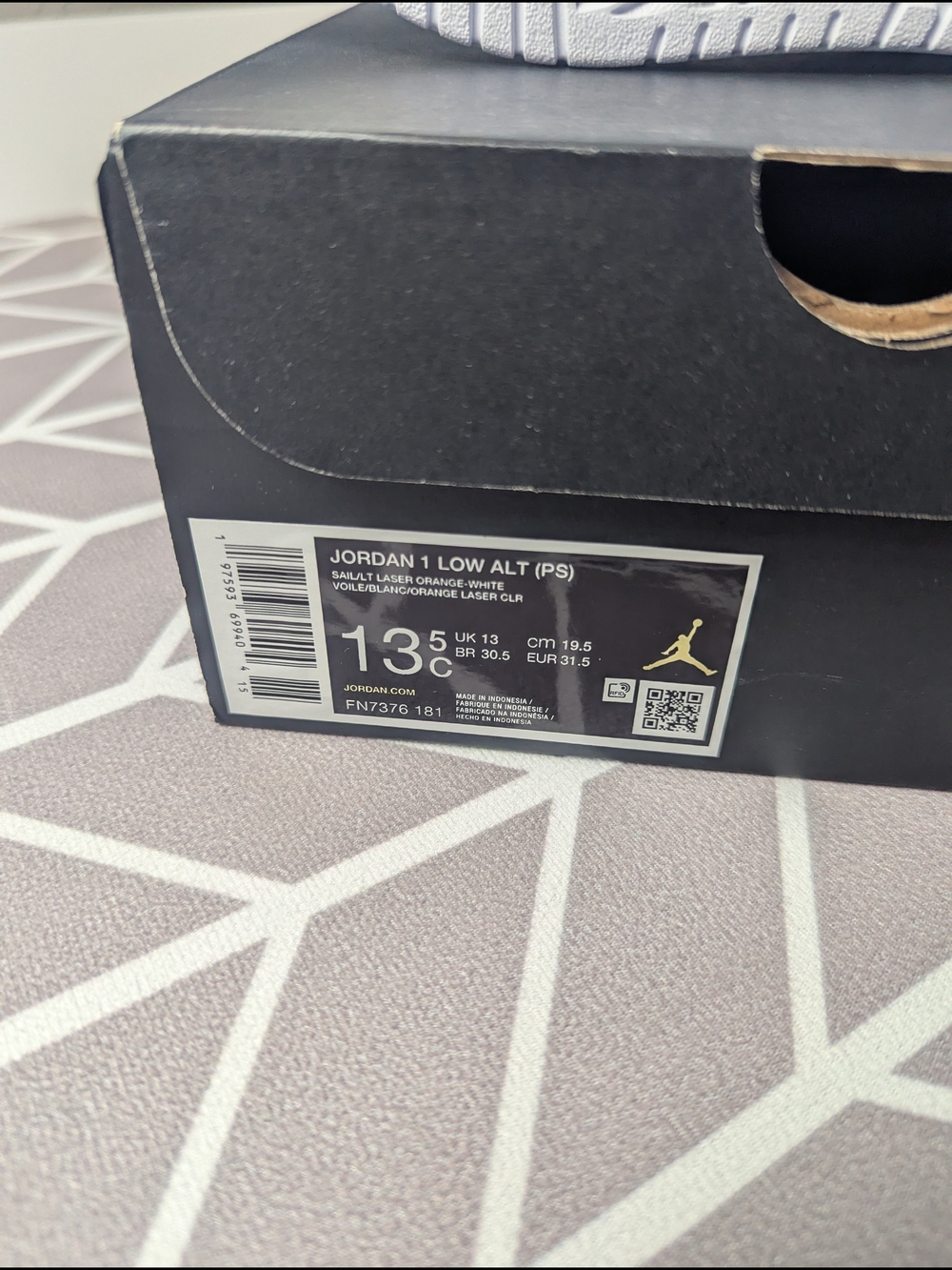 Jordan Kids Low-Top Sneakers in Cream with Yellow Swoosh - Picture 6 of 6